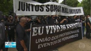 TRABALHADORES DE EVENTOS EM PERNAMBUCO FAZEM PROTESTO