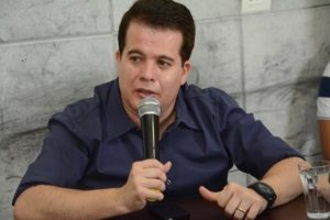 EDSON VIEIRA DIZ QUE A GOVERNADORA RAQUEL LYRA ESTÁ NO CAMINHO CERTO