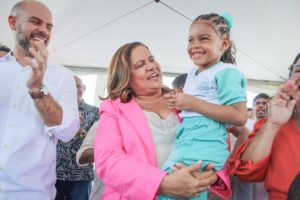 CELIA SALES INAUGURA CRECHE DE GRANDE PORTE EM CAMELA