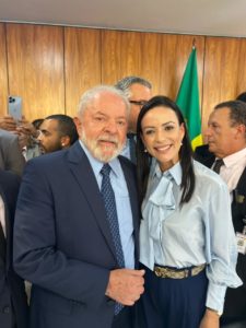 EM BRASÍLIA, MÁRCIA PARTICIPA DA SOLENIDADE DE REAJUSTE DA MERENDA ESCOLAR A CONVITE DE LULA