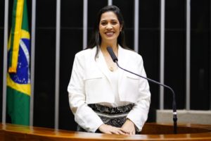 IZA ARRUDA É DESIGNADA PARA INTEGRAR COMISSÃO DE SAÚDE DA CÂMARA FEDERAL DEPUTADA ASSUME TITULARIDADE EM UMA DAS COMISSÕES MAIS IMPORTANTES DA CÂMARA DOS DEPUTADOS