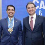 FERNANDO RIBEIRO LINS PRESTIGIA HOMENAGEM AO PRESIDENTE DA OAB CARUARU