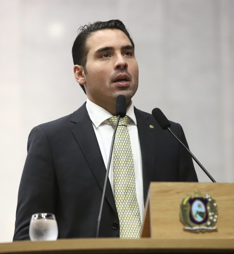 16A8ADD4-A3D0-4AFD-92E5-822FF6CBF87A-945x1024