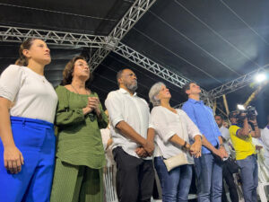 POLÍTICOS NO MORRO