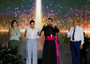 GOVERNADORA RAQUEL LYRA PARTICIPA DA CELEBRAÇÃO DOS 35 ANOS DA COMUNIDADE OBRA DE MARIA NA ARENA DE PERNAMBUCO