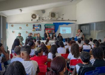 SECRETARIA DA MULHER DE PAULISTA REALIZA PALESTRA DO PROGRAMA MARIA DA PENHA VAI À ESCOLA WhatsApp Image 2025-03-18 at 17.18.39 (3)