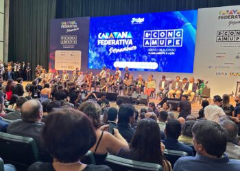 OLINDA SEDIA O 8º CONGRESSO PERNAMBUCANO DE MUNICÍPIOS COM PRESENÇA DA PREFEITA ANFITRIÃ MIRELLA ALMEIDA