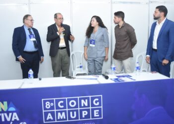 MANO MEDEIROS MODERA MESA REDONDA SOBRE ABERTURA DE EMPRESAS NO CONGRESSO DA AMUPE