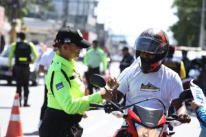 PREFEITURA DO JABOATÃO DOS GUARARAPES DISTRIBUI 200 CORTAS-PIPAS AOS MOTOCICLISTAS