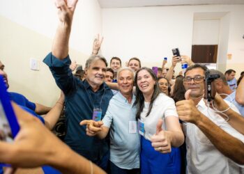 PAULO ROBERTO E IZA ARRUDA CELEBRAM VITÓRIA DE RAUL E DEFENDEM UNIDADE DO MDB EM PERNAMBUCO