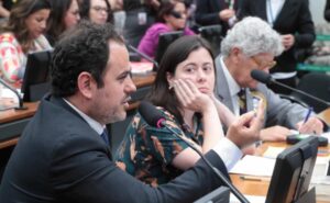 DEPUTADO FEDERAL GLAUBER BRAGA DO PSOL CHEGA AO RECIFE PARA ATOS