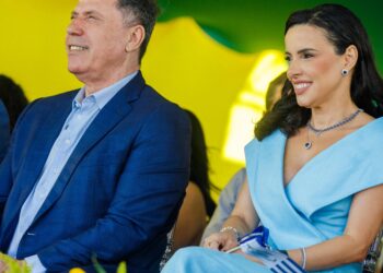 PREFEITO LULA CABRAL PRESTIGIA DESFILE DO DIA DA PÁTRIA NO CABO