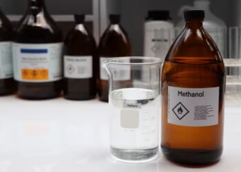 SAÚDE DE OLINDA FISCALIZA COMÉRCIO APÓS CASOS DE BEBIDAS BATIZADAS COM METANOL EM PERNAMBUCO