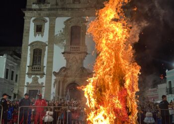 QUEIMA DA LAPINHA É CELEBRADA AMANHÃ NO PÁTIO DE SÃO PEDRO