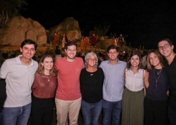 joao-campos-tabata-amaral-carlos-costa-jose-campos-pedro-campos-renata-campos-marilia-arraes_widemd