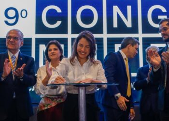 GOVERNO DE PERNAMBUCO DISTRIBUI RECURSOS DA COMPESA AOS MUNICÍPIOS raquel compesa