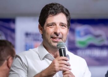 DEPUTADO RODRIGO FARIAS ENTREGA VAN NO BAIRRO DO COQUEIRAL rodrigo farias