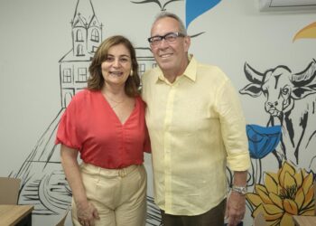 DEPUTADA SIMONE SANTANA RECEBE TÍTULO DE CIDADÃ PERNAMBUCANA e82fe774-e0fb-4a11-ac50-919a57e33497