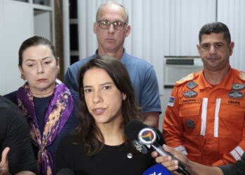 EQUIPE DA GOVERNADORA RAQUEL LYRA AVALIA OS EFEITOS POLÍTICOS NOS MUNICÍPIOS DA REGIÃO METROPOLITANA raquel-lyra-3