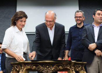 PRISCILA KRAUSE E GERALDO ALCKMIN ASSINAM INVESTIMENTOS DE R$ 108 MILHÕES NO PORTO DO RECIFE Foto Mariana Carvalho priscila e alckmin